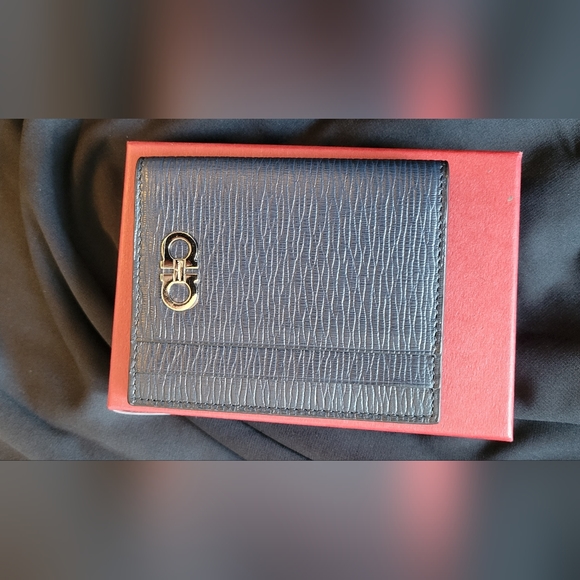 FERRAGAMO-Black Gancini Card Holder - Picture 9 of 9
